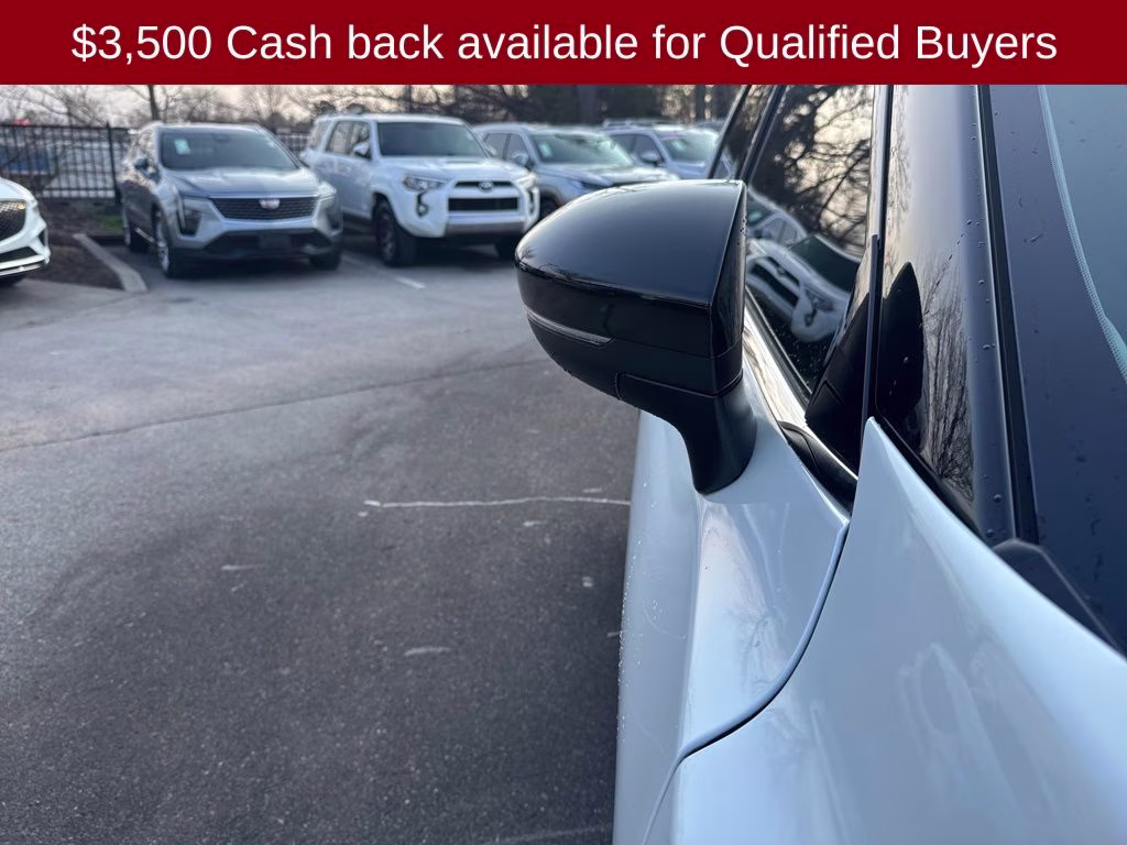 2026 Everest White Pearl/Black Nissan Pathfinder Platinum FWD SUV