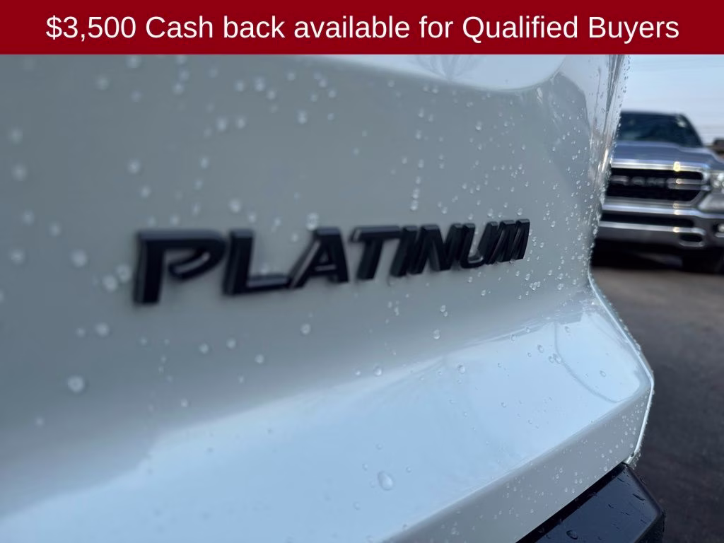 2026 Everest White Pearl/Black Nissan Pathfinder Platinum FWD SUV