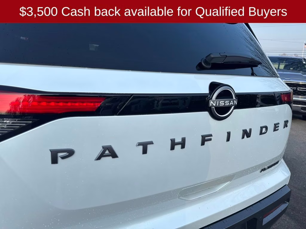 2026 Everest White Pearl/Black Nissan Pathfinder Platinum FWD SUV