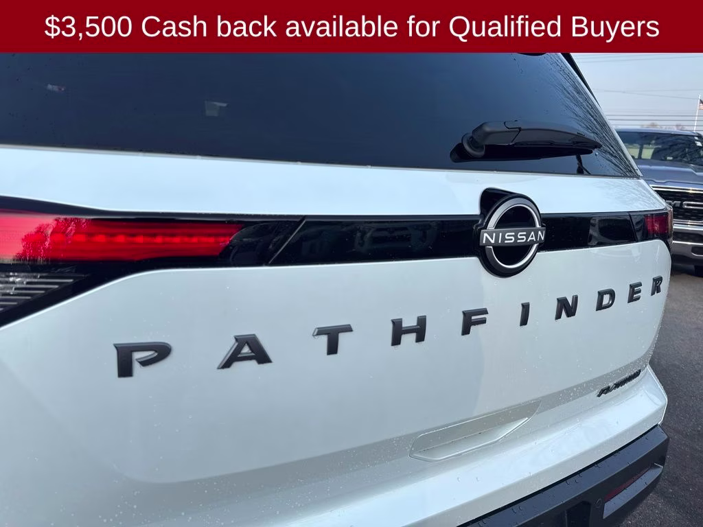 2026 Everest White Pearl/Black Nissan Pathfinder Platinum FWD SUV