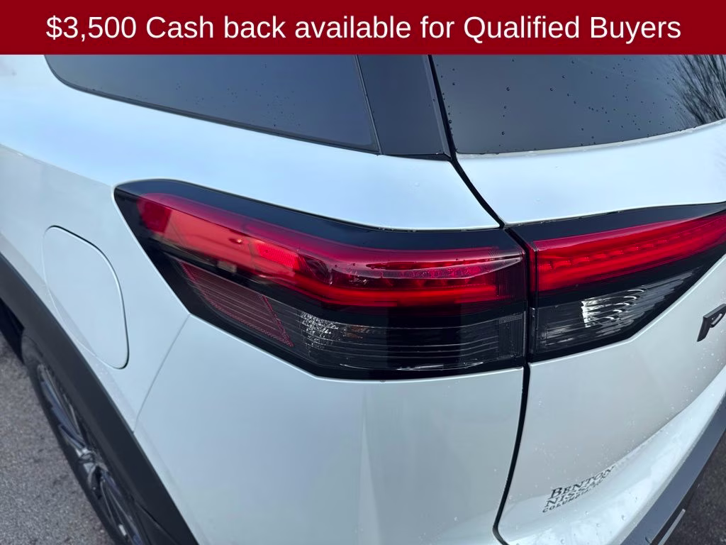 2026 Everest White Pearl/Black Nissan Pathfinder Platinum FWD SUV