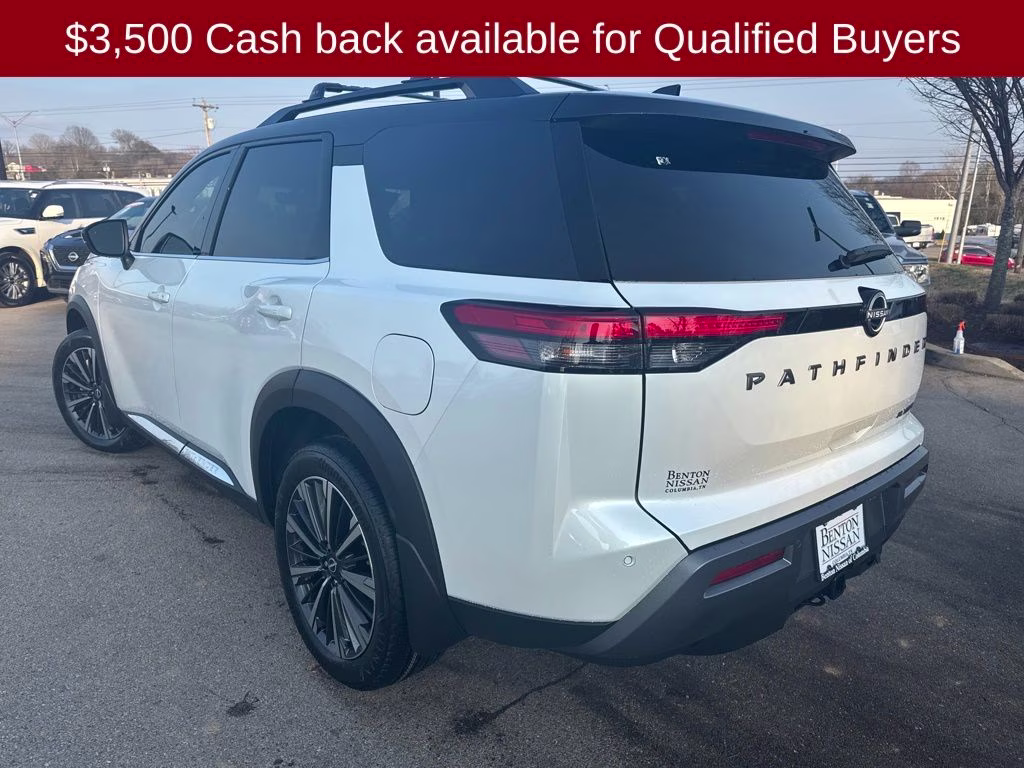 2026 Everest White Pearl/Black Nissan Pathfinder Platinum FWD SUV