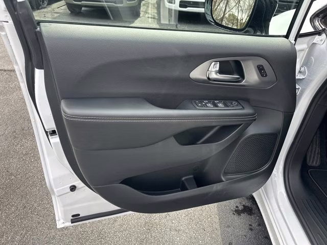 2026 Bright White Clearcoat Chrysler Pacifica Select FWD Van