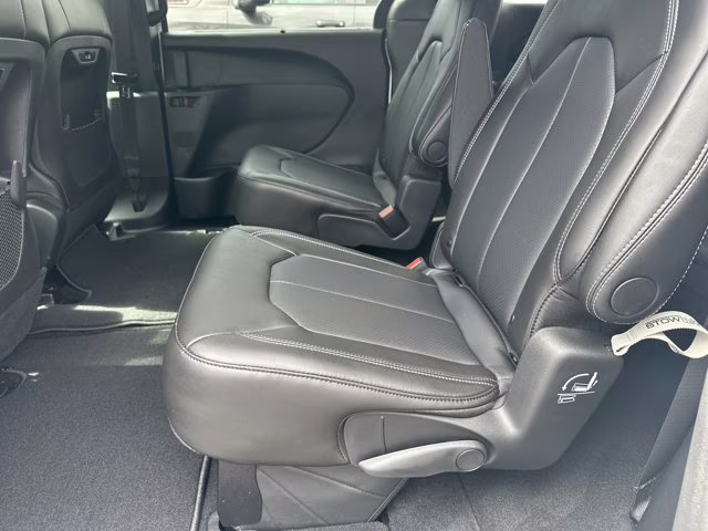 2026 Bright White Clearcoat Chrysler Pacifica Select FWD Van