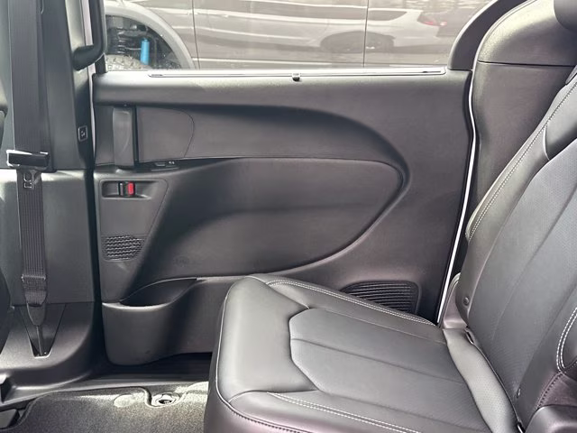 2026 Bright White Clearcoat Chrysler Pacifica Select FWD Van