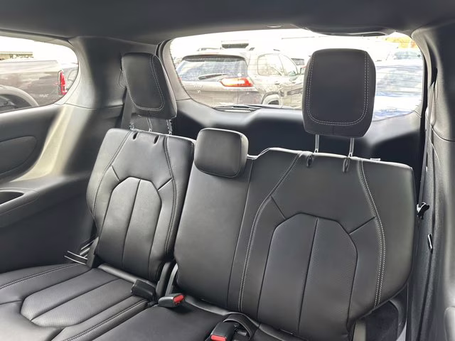 2026 Bright White Clearcoat Chrysler Pacifica Select FWD Van