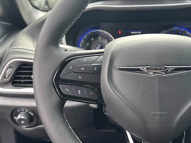 2026 Bright White Clearcoat Chrysler Pacifica Select FWD Van