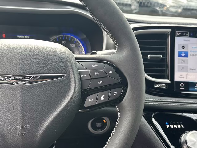 2026 Bright White Clearcoat Chrysler Pacifica Select FWD Van