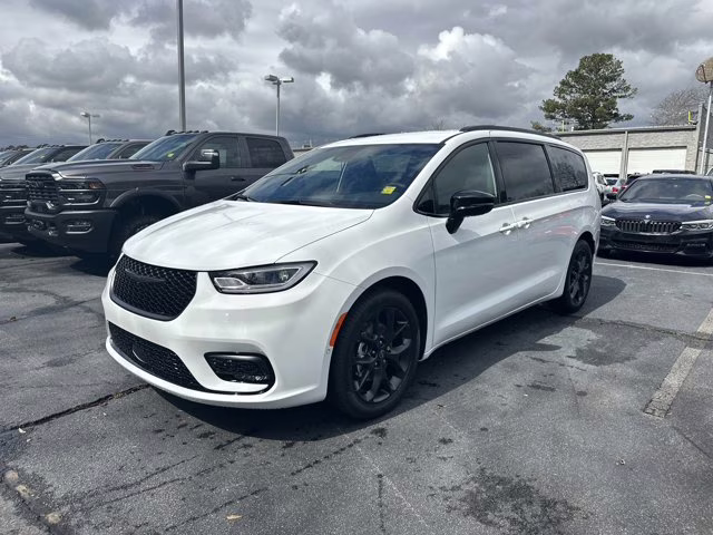 2026 Bright White Clearcoat Chrysler Pacifica Select FWD Van