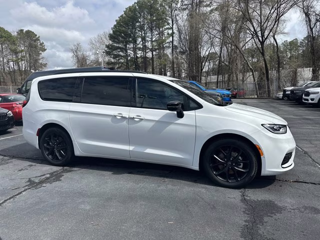2026 Bright White Clearcoat Chrysler Pacifica Select FWD Van