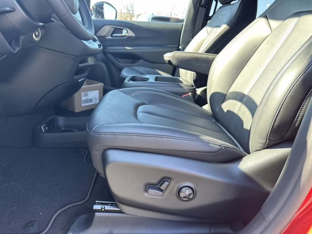 2026 Red Hot Pearlcoat Chrysler Pacifica Select FWD Van