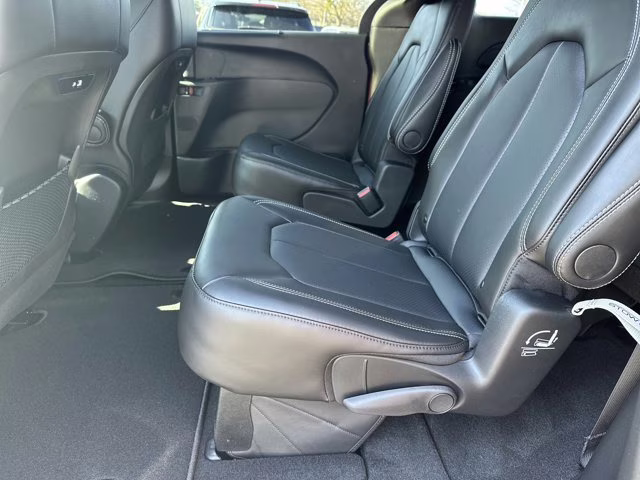 2026 Red Hot Pearlcoat Chrysler Pacifica Select FWD Van