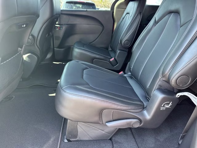 2026 Red Hot Pearlcoat Chrysler Pacifica Select FWD Van