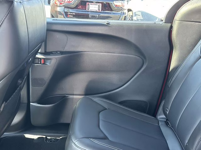 2026 Red Hot Pearlcoat Chrysler Pacifica Select FWD Van