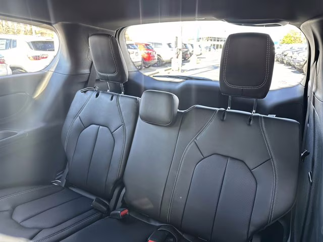 2026 Red Hot Pearlcoat Chrysler Pacifica Select FWD Van