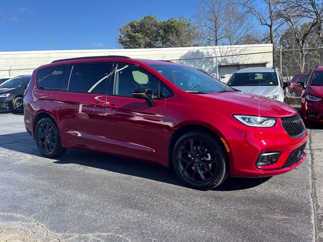 2026 Red Hot Pearlcoat Chrysler Pacifica Select FWD Van