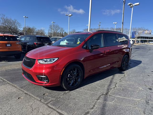 2026 Red Hot Pearlcoat Chrysler Pacifica Select FWD Van