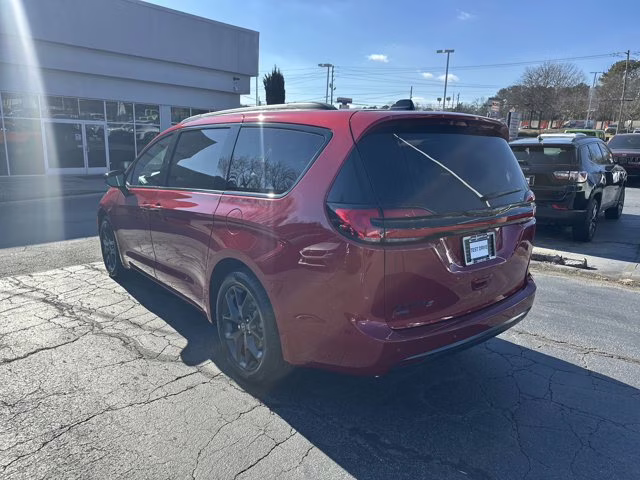 2026 Red Hot Pearlcoat Chrysler Pacifica Select FWD Van