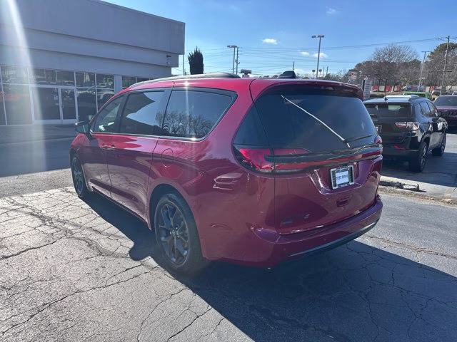 2026 Red Hot Pearlcoat Chrysler Pacifica Select FWD Van