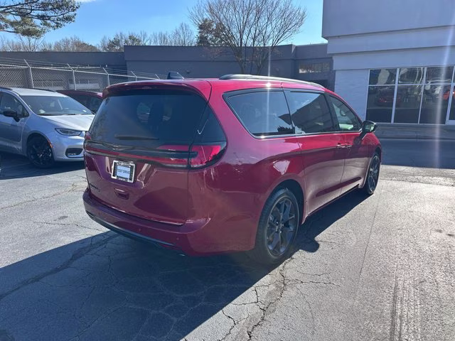2026 Red Hot Pearlcoat Chrysler Pacifica Select FWD Van