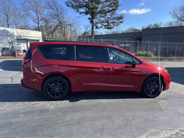 2026 Red Hot Pearlcoat Chrysler Pacifica Select FWD Van