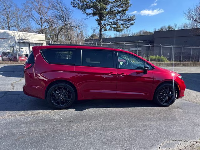 2026 Red Hot Pearlcoat Chrysler Pacifica Select FWD Van