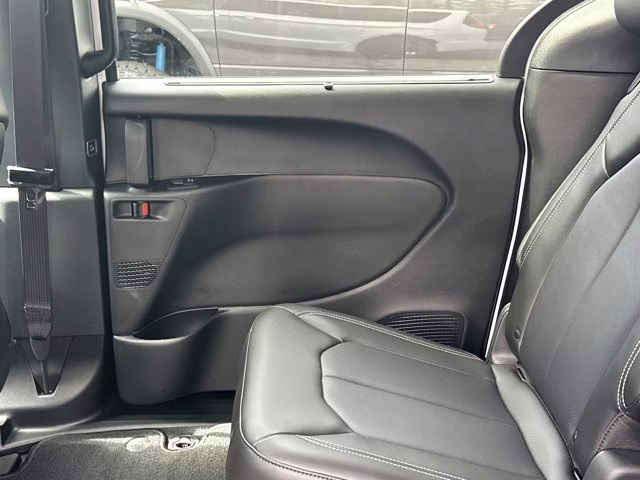 2026 Bright White Clearcoat Chrysler Pacifica Select FWD Van