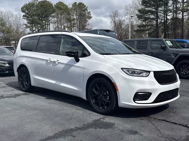 2026 Bright White Clearcoat Chrysler Pacifica Select FWD Van