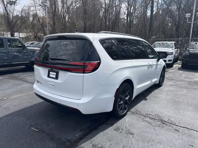 2026 Bright White Clearcoat Chrysler Pacifica Select FWD Van