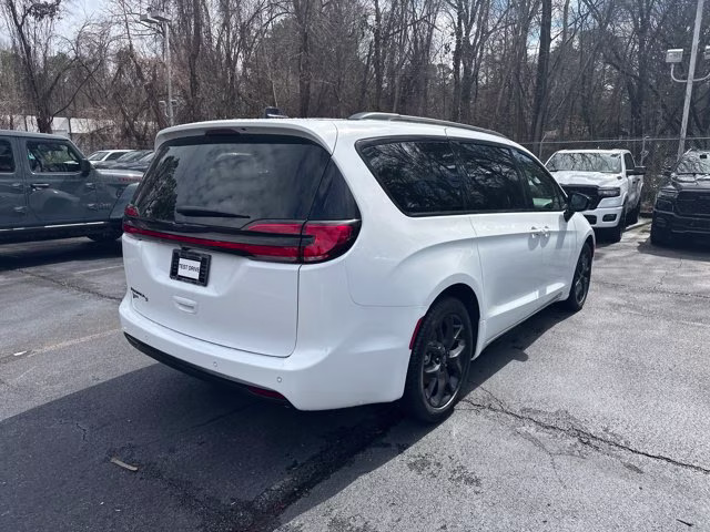 2026 Bright White Clearcoat Chrysler Pacifica Select FWD Van