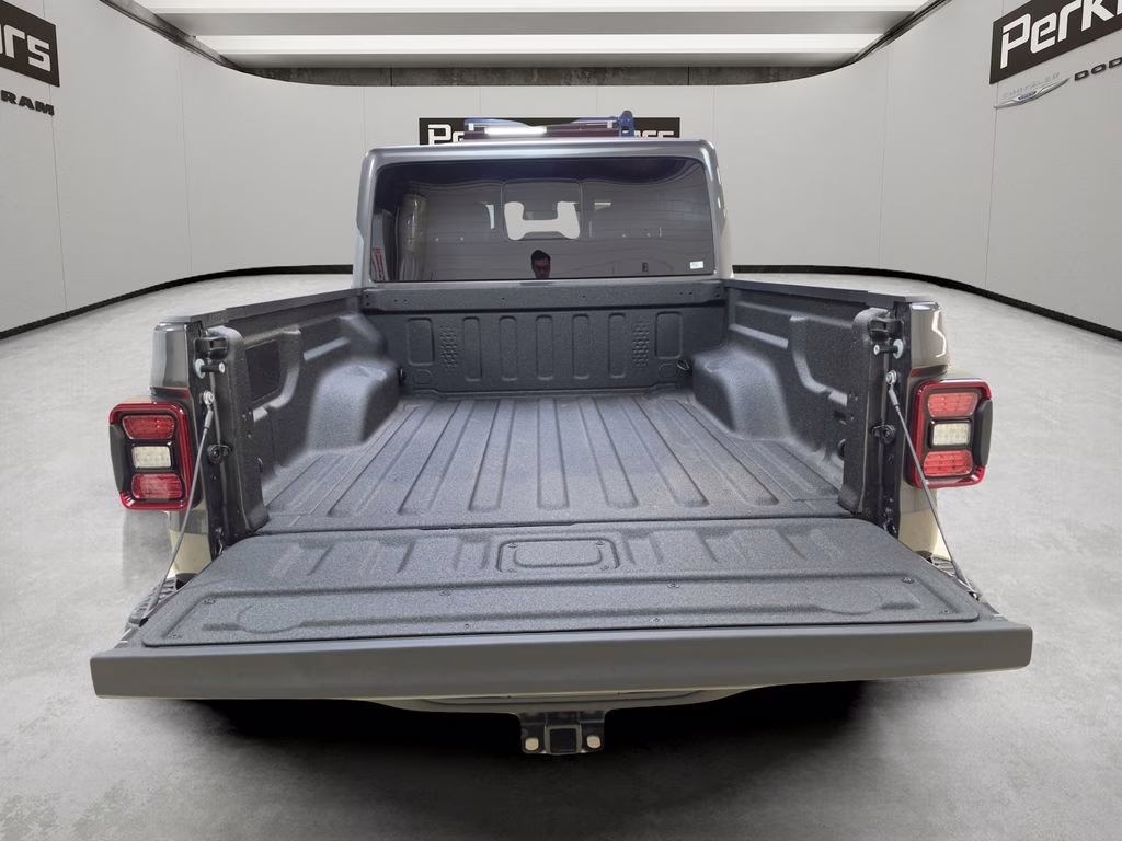 2026 Granite Crystal Metallic Clearcoat Jeep Gladiator Rubicon 4X4 Truck