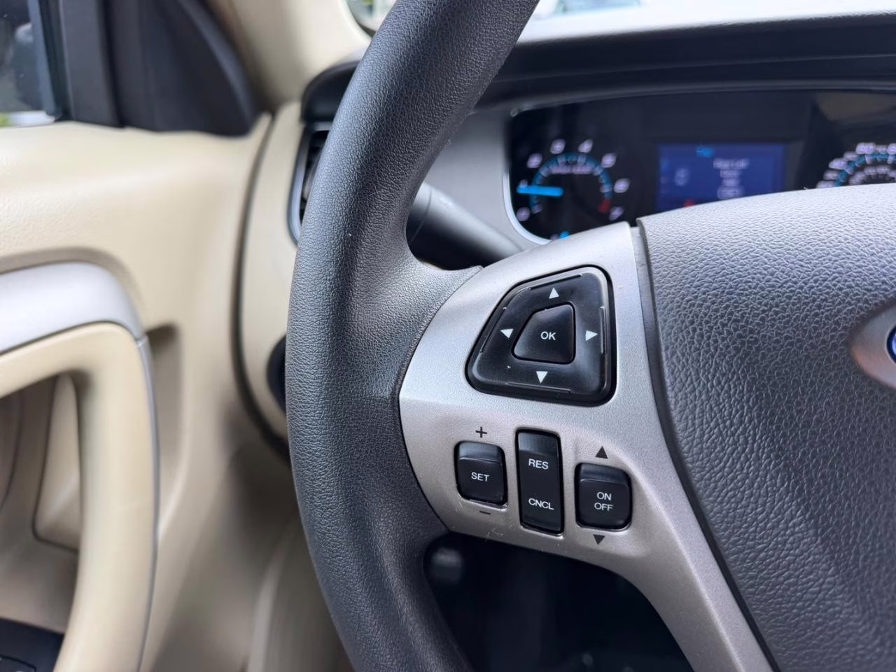 2016 Shadow Black Ford Taurus SE FWD Sedan