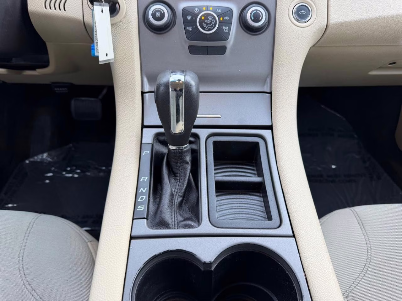 2016 Shadow Black Ford Taurus SE FWD Sedan