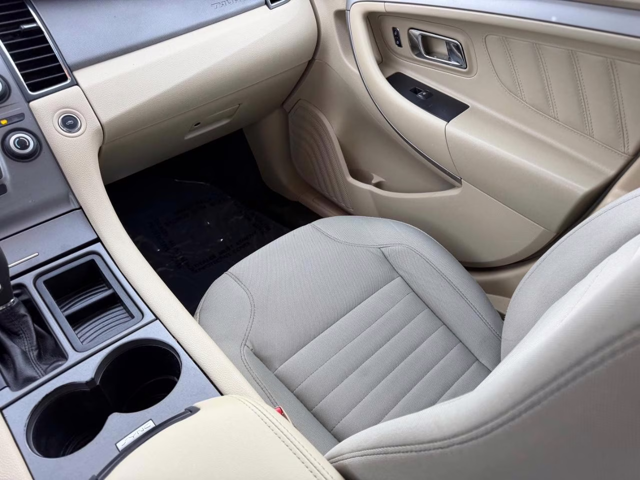 2016 Shadow Black Ford Taurus SE FWD Sedan