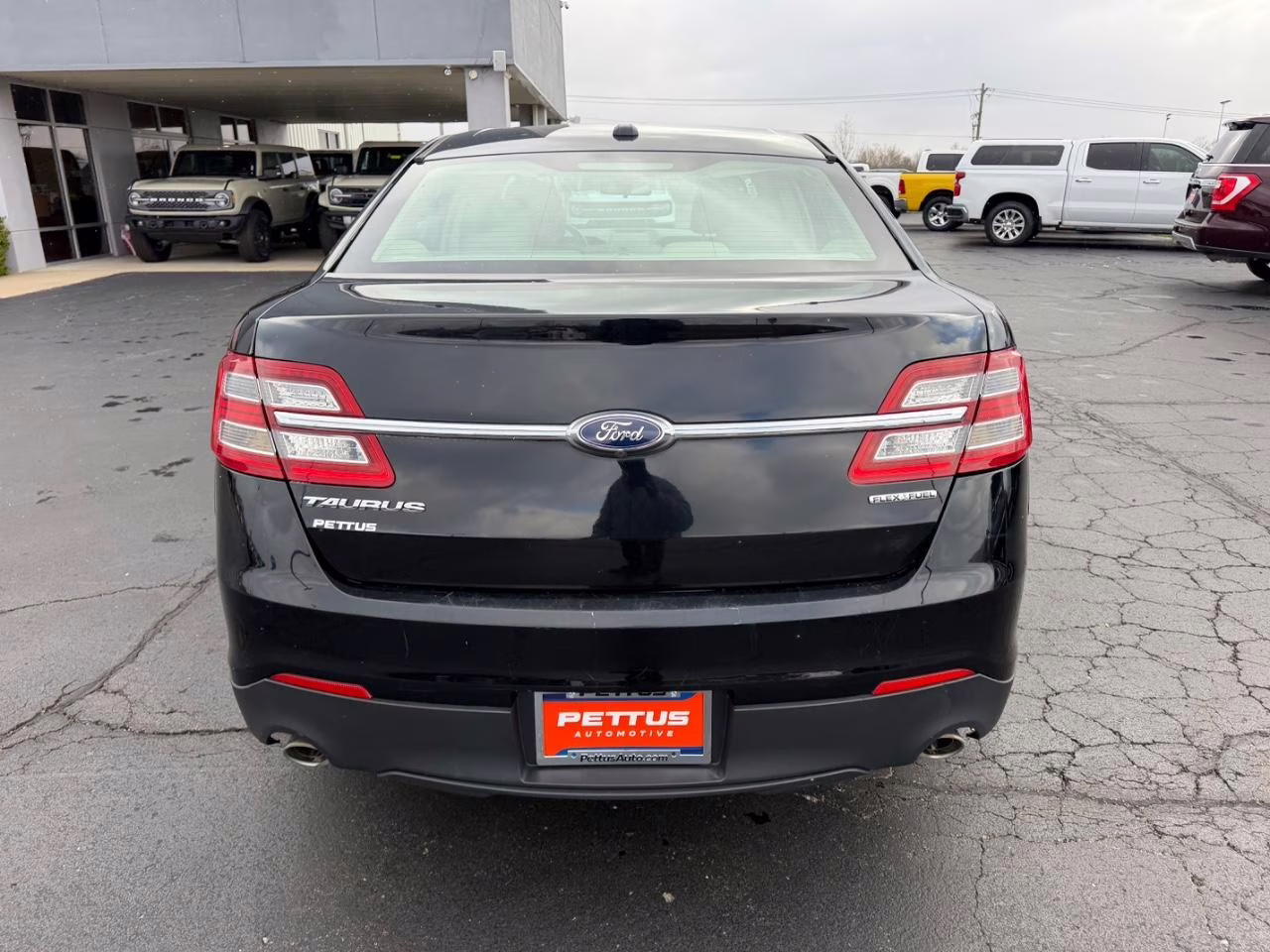 2016 Shadow Black Ford Taurus SE FWD Sedan