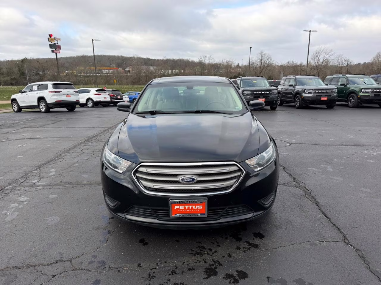 2016 Shadow Black Ford Taurus SE FWD Sedan