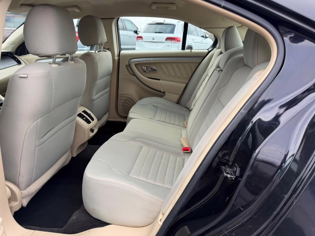 2016 Shadow Black Ford Taurus SE FWD Sedan