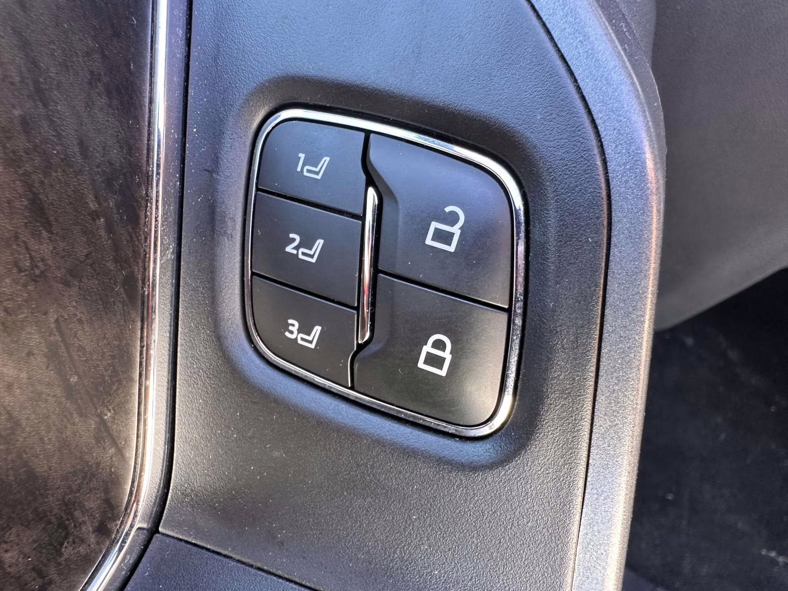 2023 Oxford White Ford Super Duty F-350 SRW LARIAT 4WD Crew Cab 6.75' Box 4X4 Truck