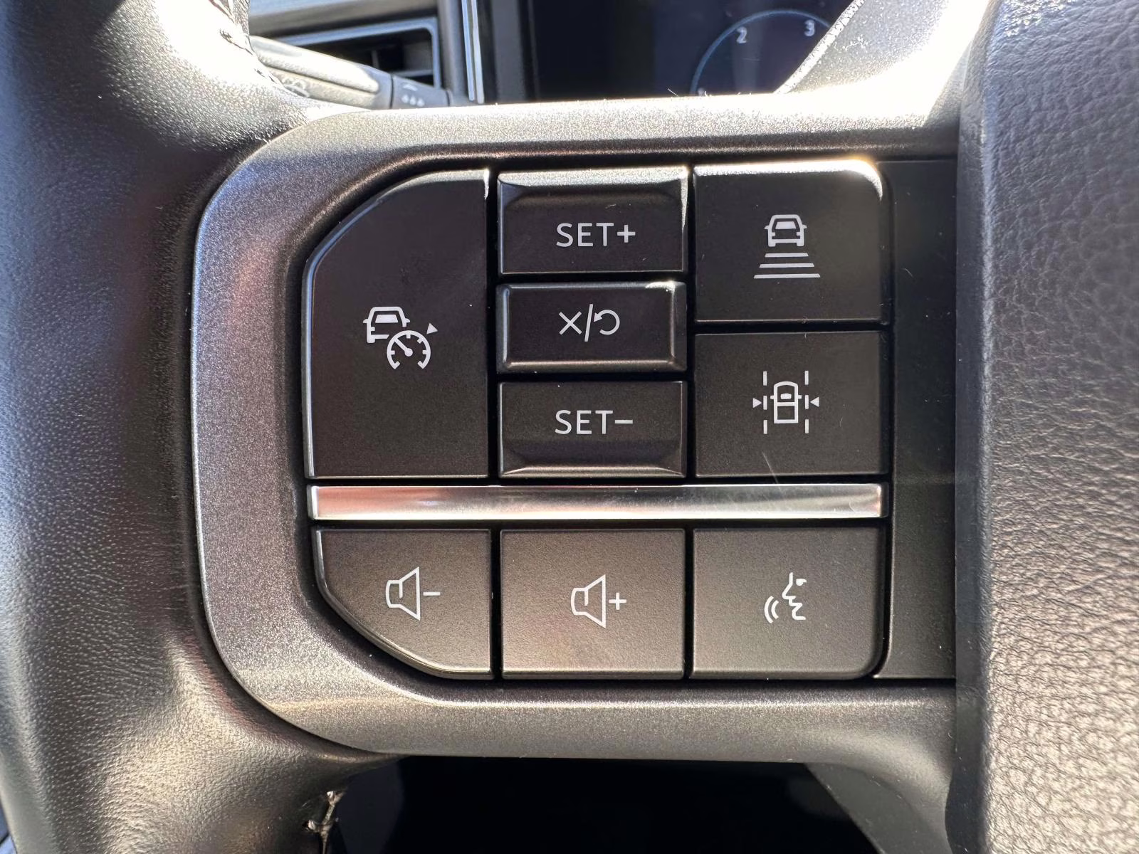 2023 Oxford White Ford Super Duty F-350 SRW LARIAT 4WD Crew Cab 6.75' Box 4X4 Truck