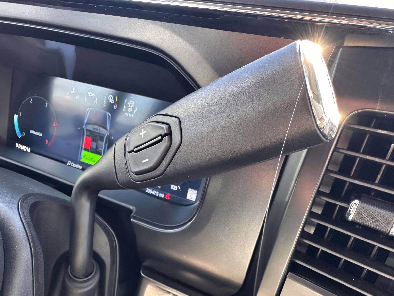 2023 Oxford White Ford Super Duty F-350 SRW LARIAT 4WD Crew Cab 6.75' Box 4X4 Truck