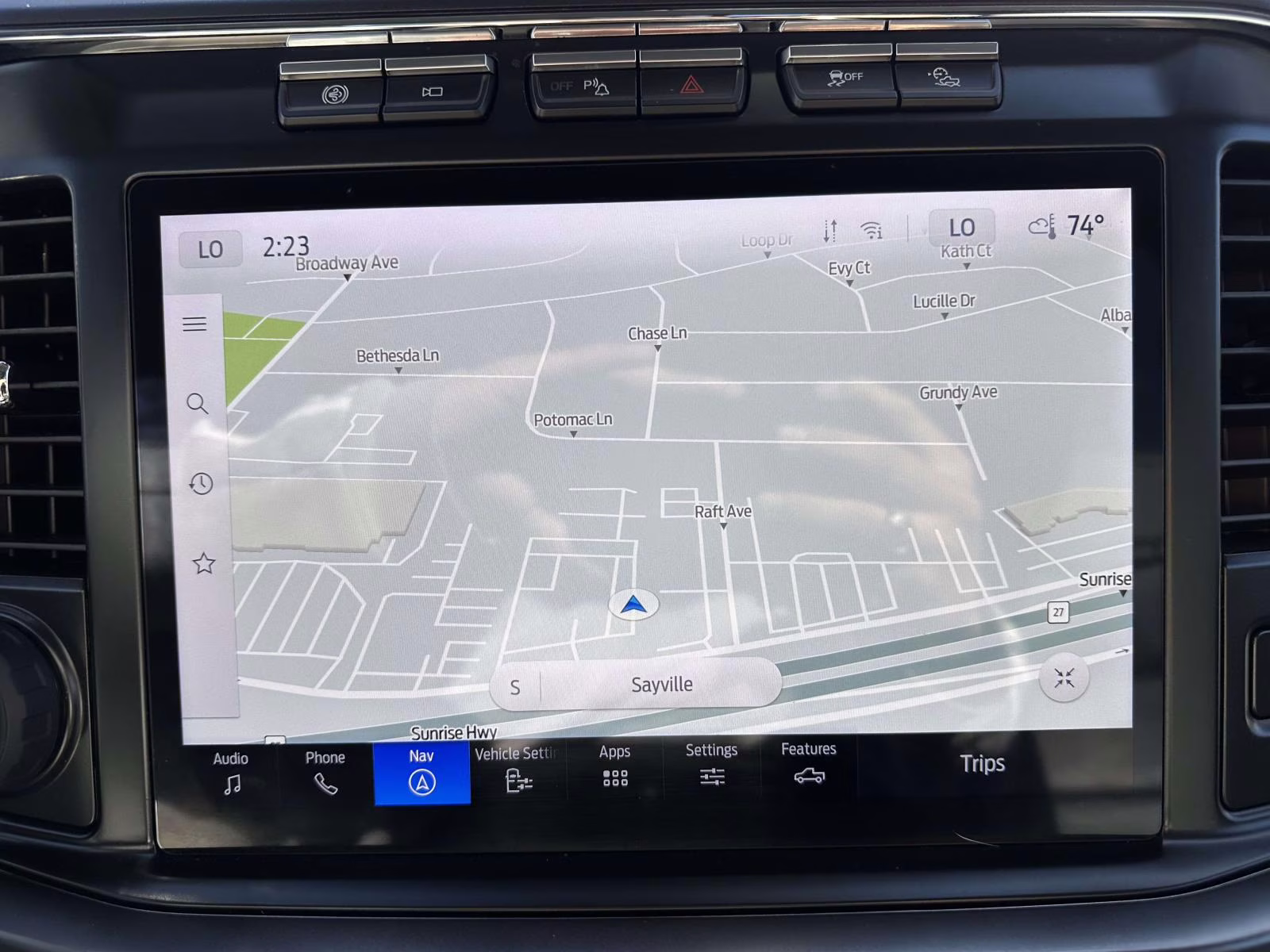 2023 Oxford White Ford Super Duty F-350 SRW LARIAT 4WD Crew Cab 6.75' Box 4X4 Truck