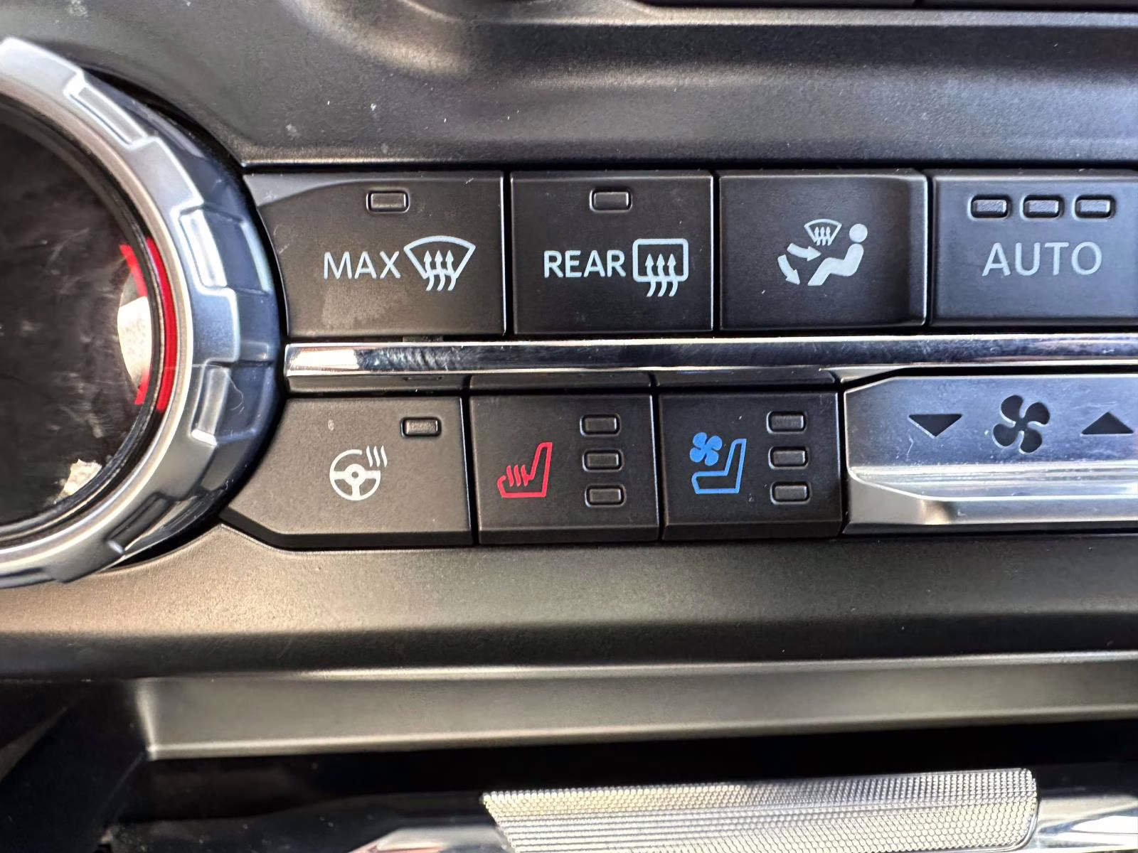 2023 Oxford White Ford Super Duty F-350 SRW LARIAT 4WD Crew Cab 6.75' Box 4X4 Truck