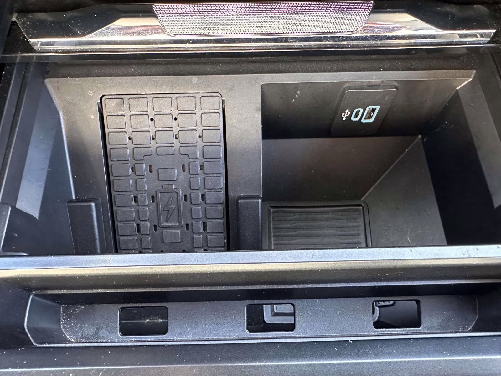 2023 Oxford White Ford Super Duty F-350 SRW LARIAT 4WD Crew Cab 6.75' Box 4X4 Truck