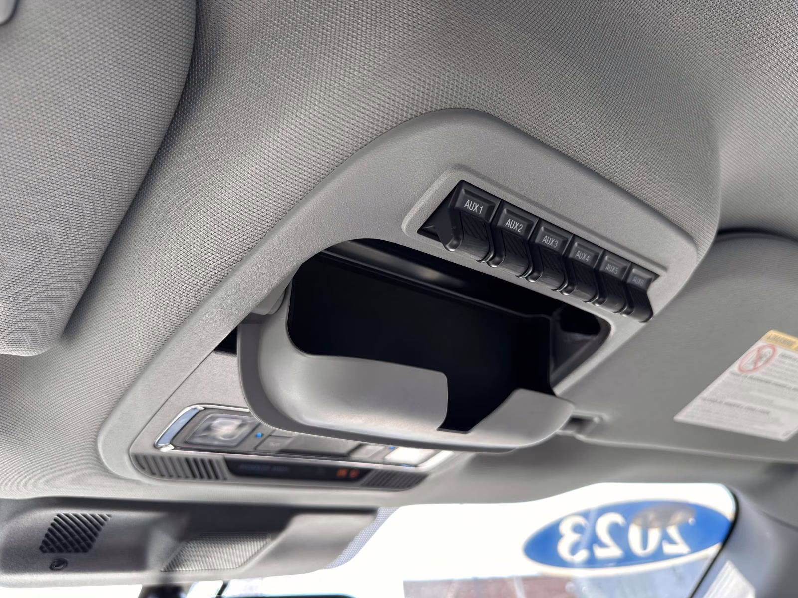 2023 Oxford White Ford Super Duty F-350 SRW LARIAT 4WD Crew Cab 6.75' Box 4X4 Truck