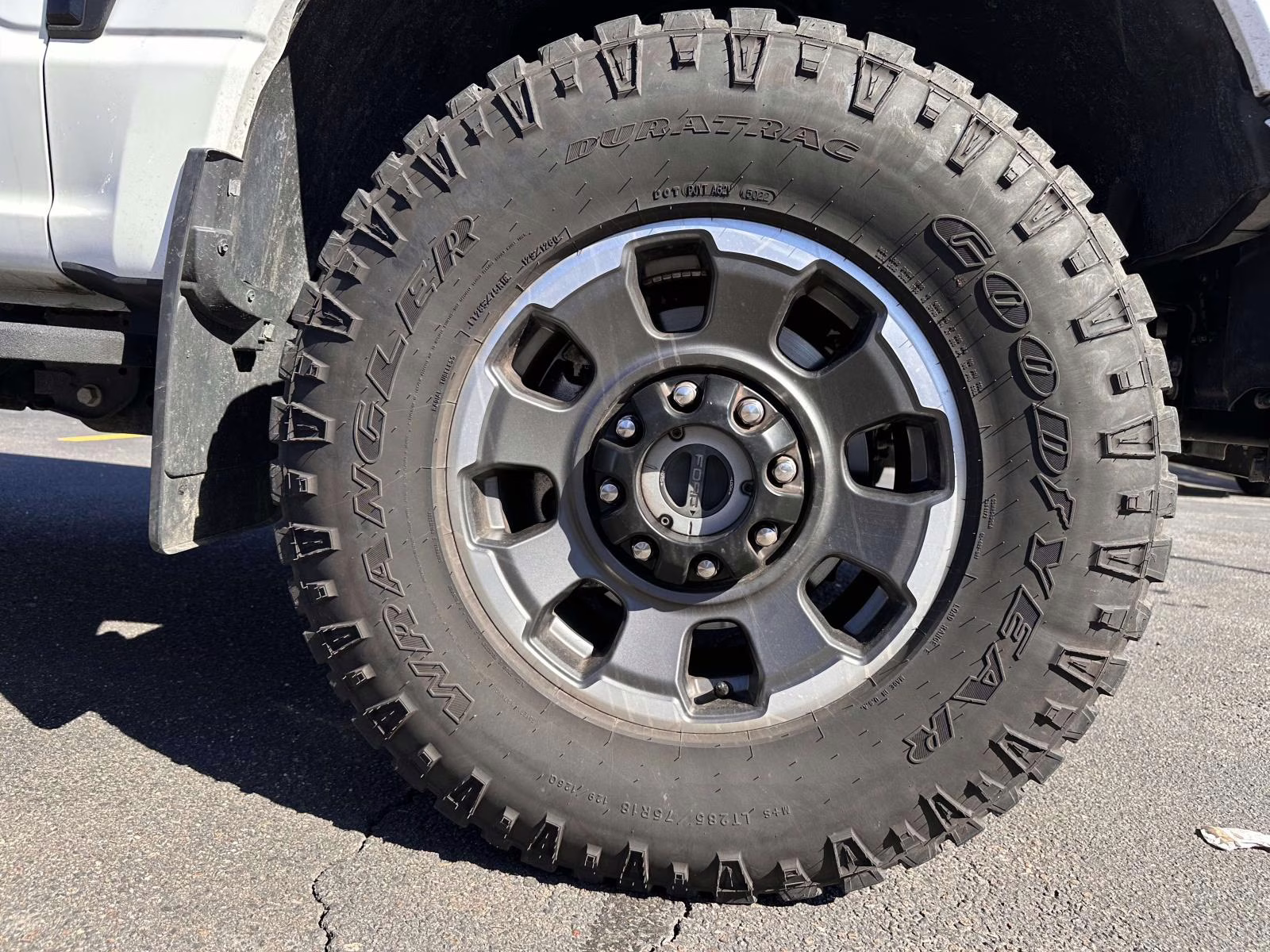 2023 Oxford White Ford Super Duty F-350 SRW LARIAT 4WD Crew Cab 6.75' Box 4X4 Truck