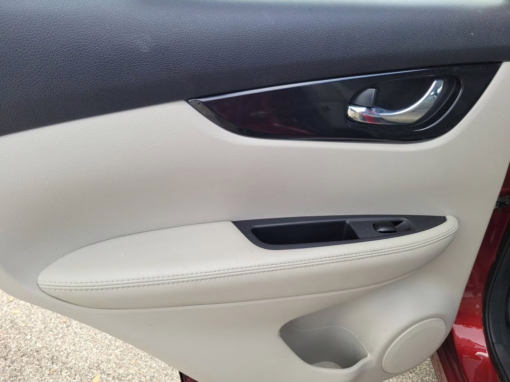 2022 Pearl Metallic Nissan Rogue Sport SL FWD SUV