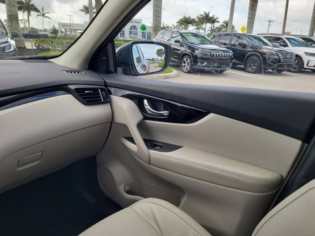 2022 Pearl Metallic Nissan Rogue Sport SL FWD SUV