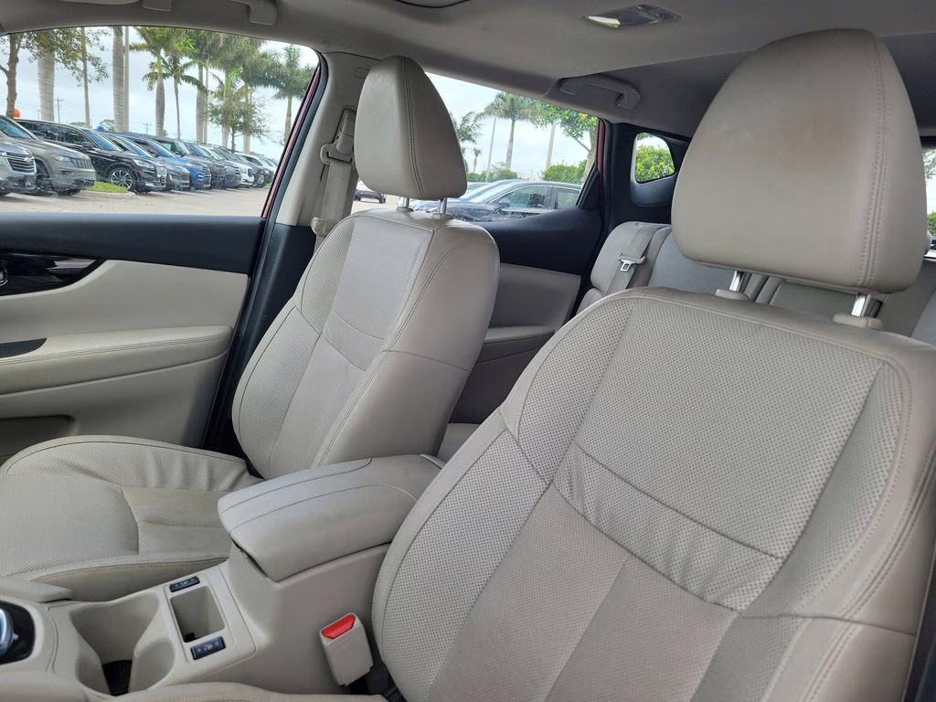 2022 Pearl Metallic Nissan Rogue Sport SL FWD SUV