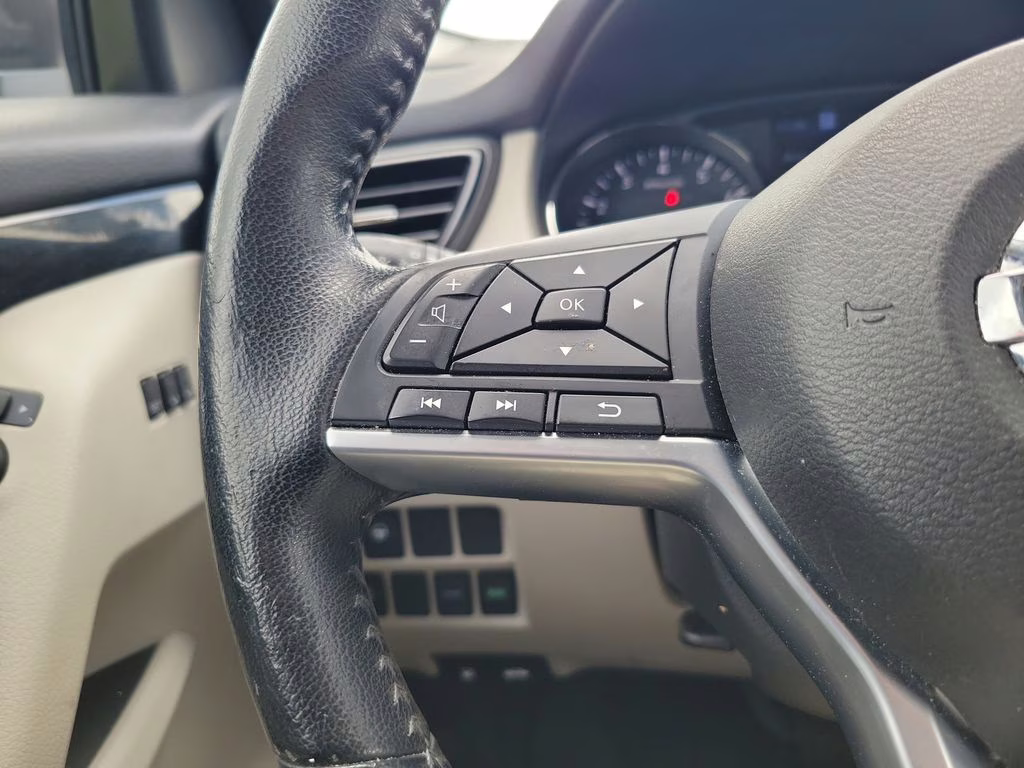 2022 Pearl Metallic Nissan Rogue Sport SL FWD SUV