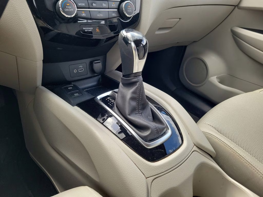 2022 Pearl Metallic Nissan Rogue Sport SL FWD SUV